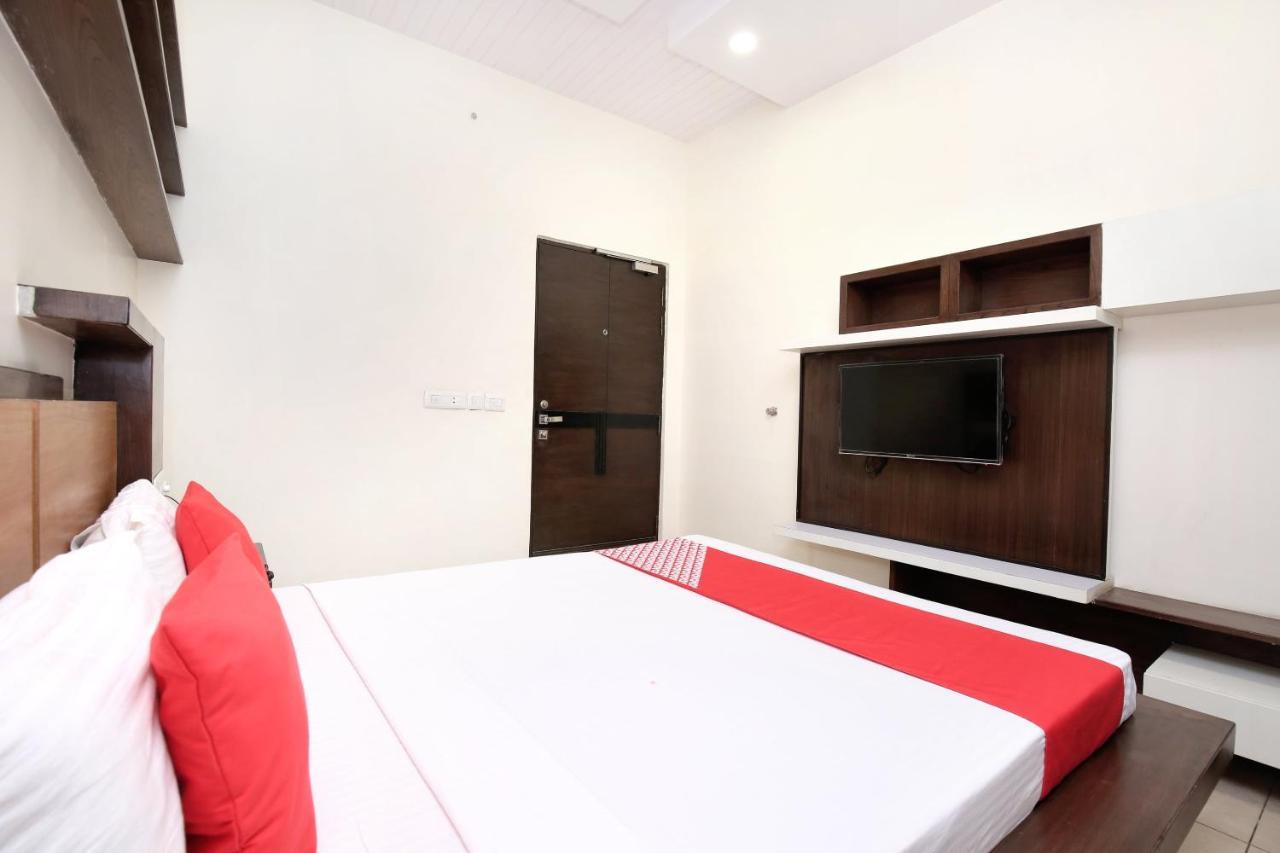 Hotel Grand M Lajjo Лудяна Екстериор снимка