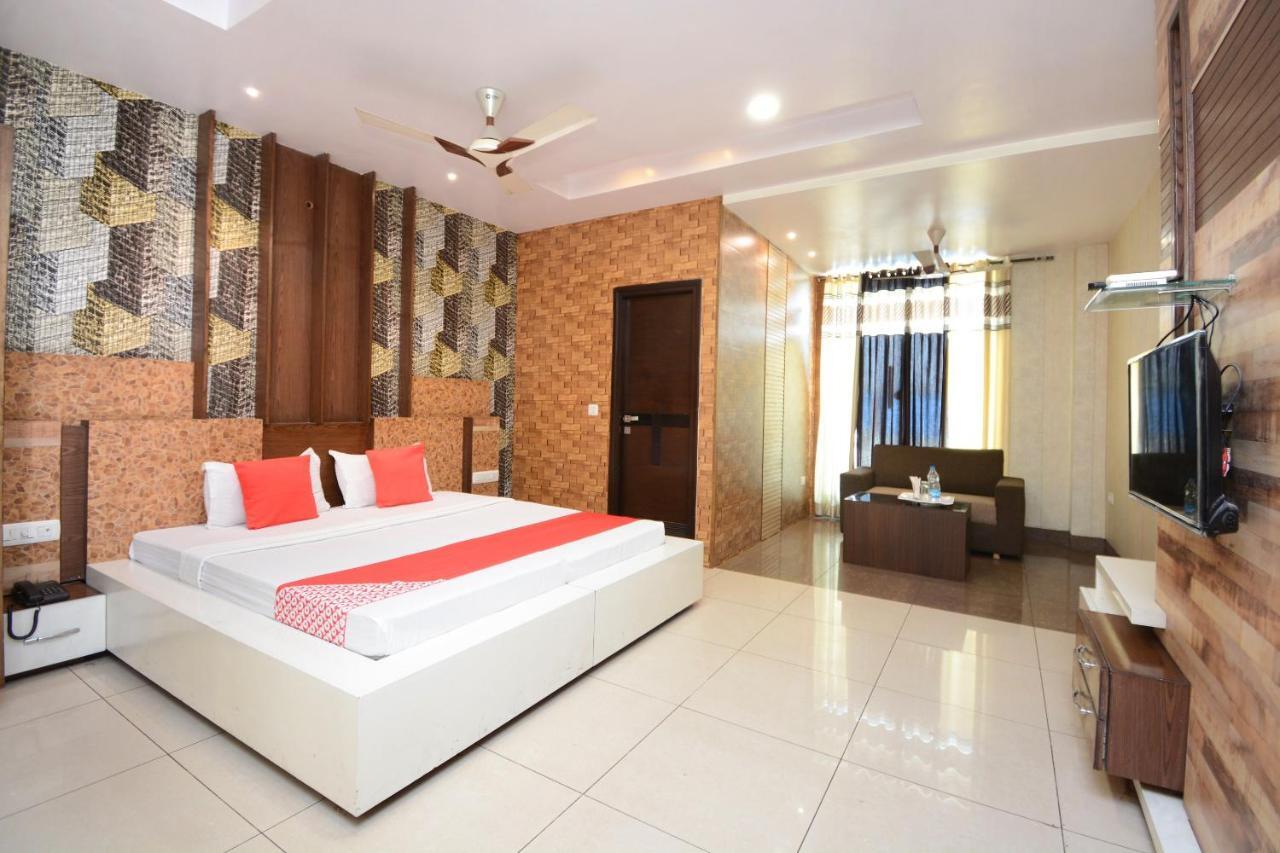 Hotel Grand M Lajjo Лудяна Екстериор снимка